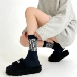 Cashmere Contrast Logo Crew Socks - Image 6